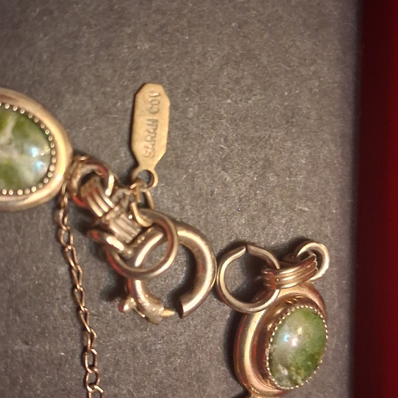 Sarah Coventry Green and Gold Bracelet - Picture 2 of 3